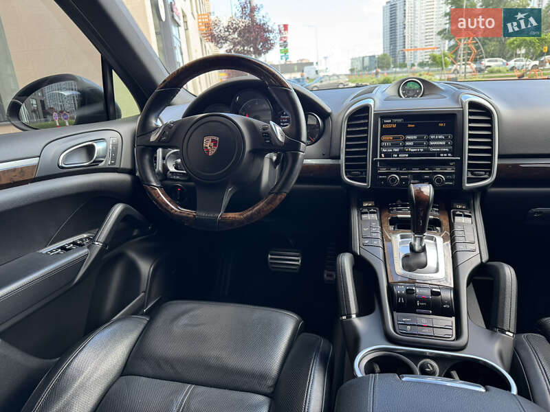 Внедорожник / Кроссовер Porsche Cayenne 2012 в Киеве