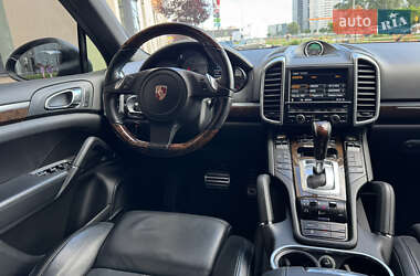 Внедорожник / Кроссовер Porsche Cayenne 2012 в 