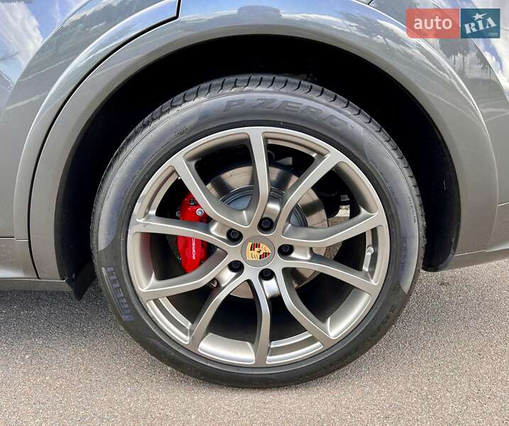 Внедорожник / Кроссовер Porsche Cayenne 2022 в Киеве