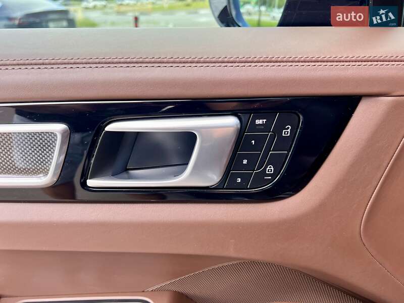 Внедорожник / Кроссовер Porsche Cayenne 2022 в Киеве
