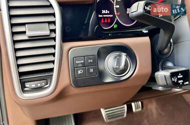 Внедорожник / Кроссовер Porsche Cayenne 2022 в 