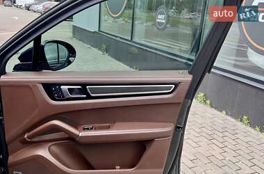 Внедорожник / Кроссовер Porsche Cayenne 2022 в 