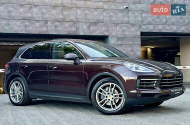 Внедорожник / Кроссовер Porsche Cayenne 2018 в 