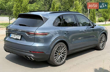 Внедорожник / Кроссовер Porsche Cayenne 2017 в 