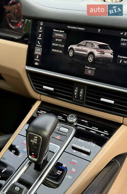 Внедорожник / Кроссовер Porsche Cayenne 2017 в 