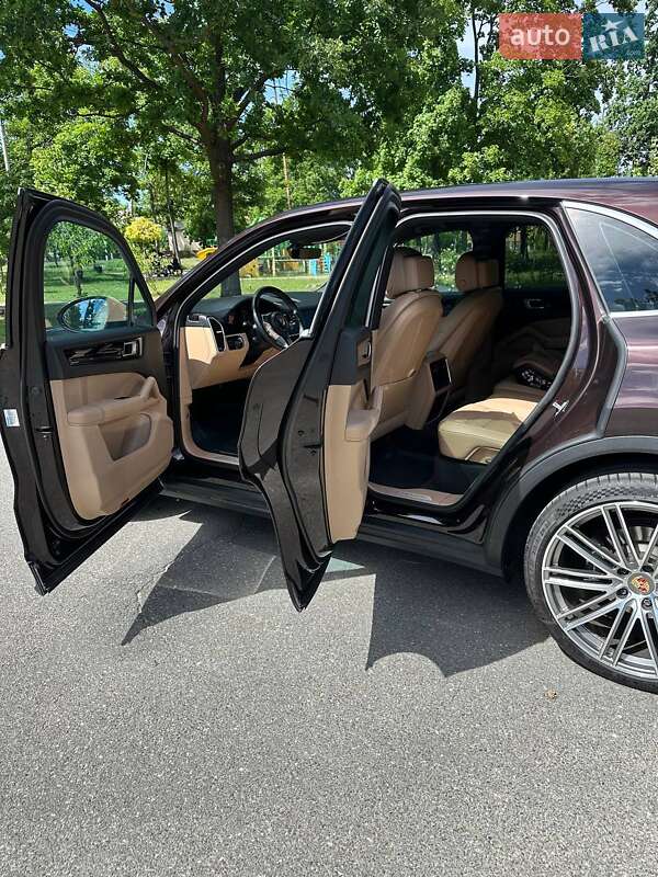 Внедорожник / Кроссовер Porsche Cayenne 2018 в Киеве