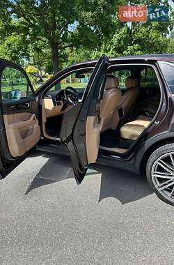 Внедорожник / Кроссовер Porsche Cayenne 2018 в 