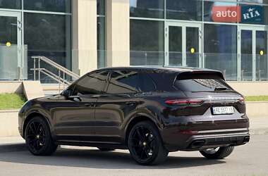 Внедорожник / Кроссовер Porsche Cayenne 2021 в 
