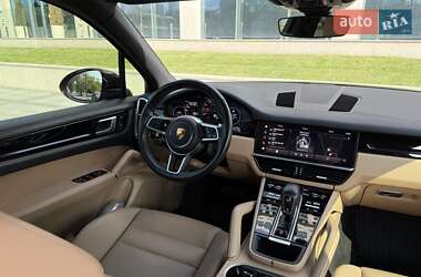 Внедорожник / Кроссовер Porsche Cayenne 2021 в 