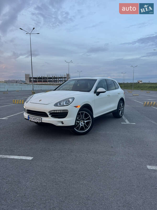 Внедорожник / Кроссовер Porsche Cayenne 2011 в 