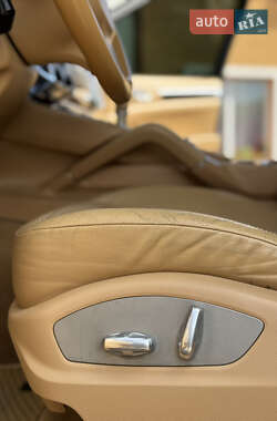 Внедорожник / Кроссовер Porsche Cayenne 2012 в 