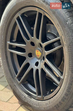 Внедорожник / Кроссовер Porsche Cayenne 2012 в 