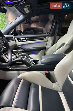 Внедорожник / Кроссовер Porsche Cayenne 2019 в 