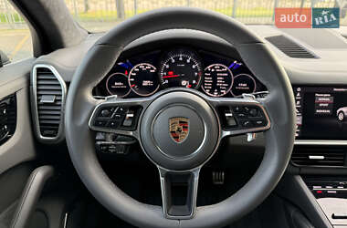 Внедорожник / Кроссовер Porsche Cayenne 2018 в 