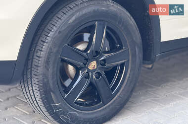 Внедорожник / Кроссовер Porsche Cayenne 2010 в 