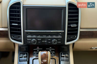 Внедорожник / Кроссовер Porsche Cayenne 2010 в 