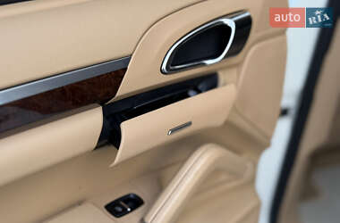 Внедорожник / Кроссовер Porsche Cayenne 2010 в 