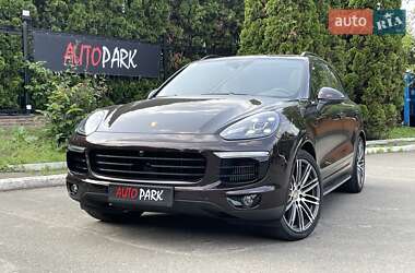 Внедорожник / Кроссовер Porsche Cayenne 2015 в 