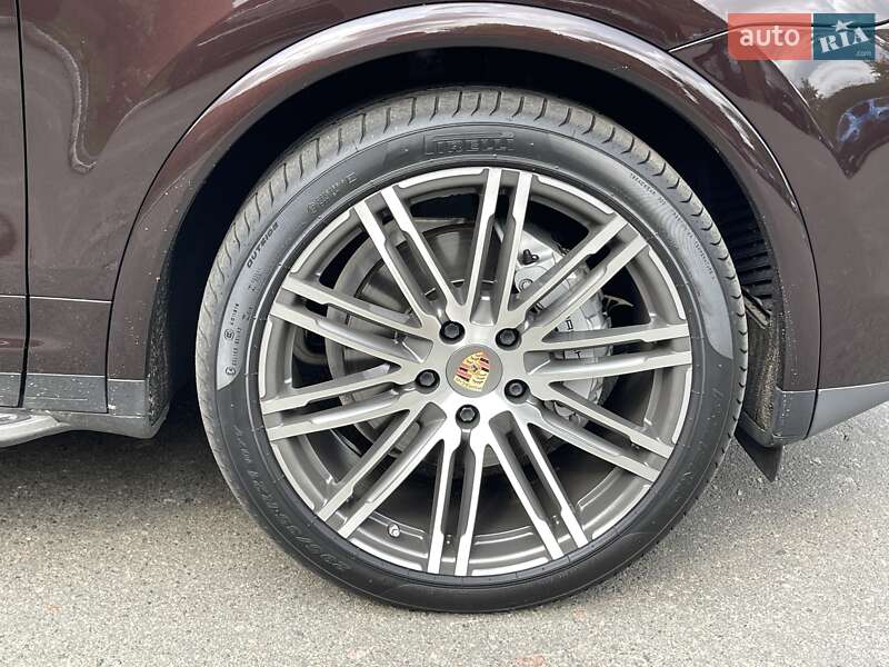 Внедорожник / Кроссовер Porsche Cayenne 2015 в Киеве