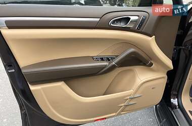 Внедорожник / Кроссовер Porsche Cayenne 2015 в 