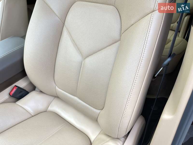 Внедорожник / Кроссовер Porsche Cayenne 2015 в Киеве