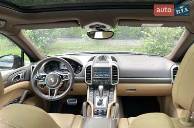 Внедорожник / Кроссовер Porsche Cayenne 2015 в 