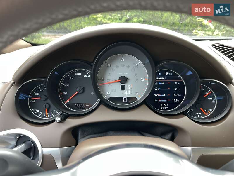 Внедорожник / Кроссовер Porsche Cayenne 2015 в Киеве