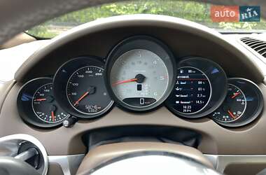 Внедорожник / Кроссовер Porsche Cayenne 2015 в 