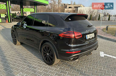 Внедорожник / Кроссовер Porsche Cayenne 2014 в 