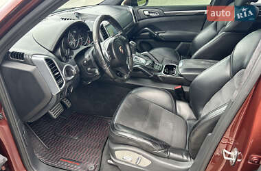 Внедорожник / Кроссовер Porsche Cayenne 2012 в 