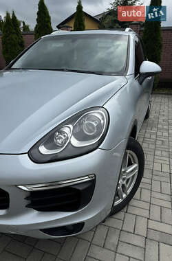 Внедорожник / Кроссовер Porsche Cayenne 2015 в 