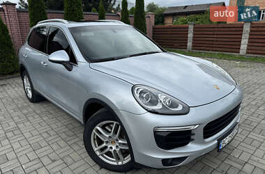 Внедорожник / Кроссовер Porsche Cayenne 2015 в 