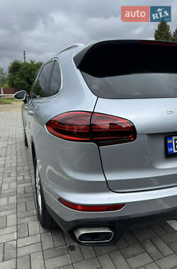 Внедорожник / Кроссовер Porsche Cayenne 2015 в 