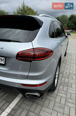 Внедорожник / Кроссовер Porsche Cayenne 2015 в 
