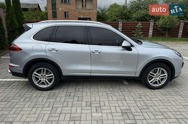Внедорожник / Кроссовер Porsche Cayenne 2015 в 