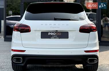 Внедорожник / Кроссовер Porsche Cayenne 2016 в 