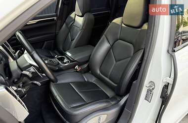Внедорожник / Кроссовер Porsche Cayenne 2016 в 