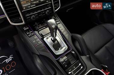 Внедорожник / Кроссовер Porsche Cayenne 2016 в 