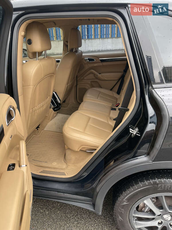 Позашляховик / Кросовер Porsche Cayenne 2012 в Києві