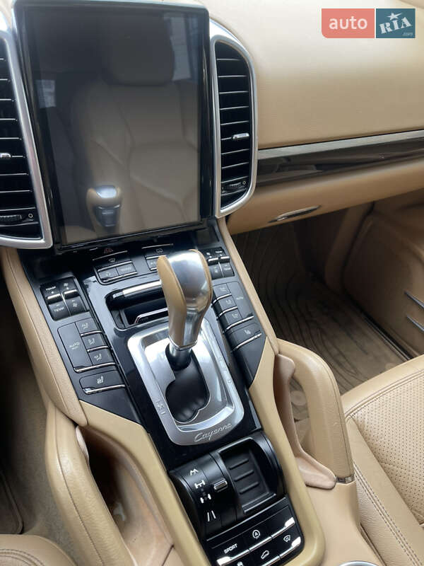 Позашляховик / Кросовер Porsche Cayenne 2012 в Києві