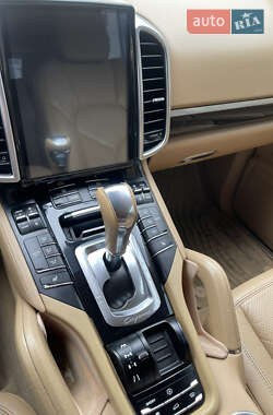 Внедорожник / Кроссовер Porsche Cayenne 2012 в 
