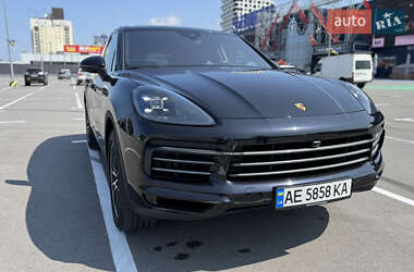 Внедорожник / Кроссовер Porsche Cayenne 2018 в 
