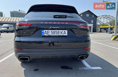Внедорожник / Кроссовер Porsche Cayenne 2018 в 