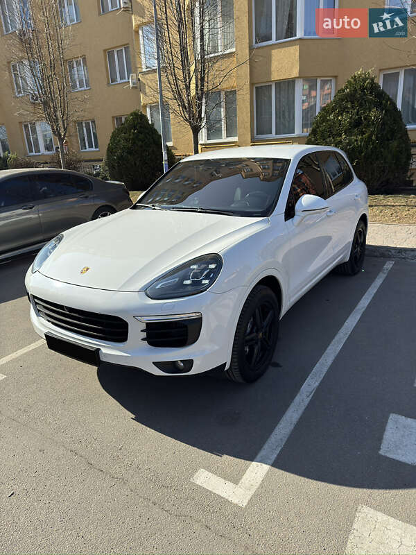 Внедорожник / Кроссовер Porsche Cayenne 2016 в Софиевской Борщаговке