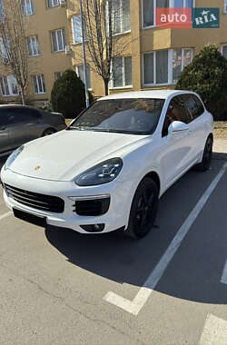 Внедорожник / Кроссовер Porsche Cayenne 2016 в 