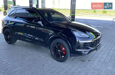 Внедорожник / Кроссовер Porsche Cayenne 2017 в 