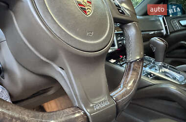 Внедорожник / Кроссовер Porsche Cayenne 2012 в 
