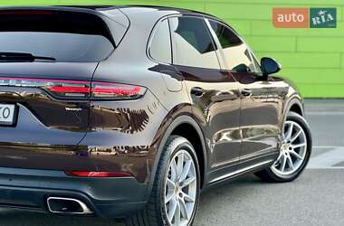 Внедорожник / Кроссовер Porsche Cayenne 2018 в 