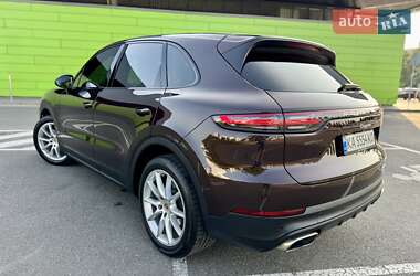 Внедорожник / Кроссовер Porsche Cayenne 2018 в 