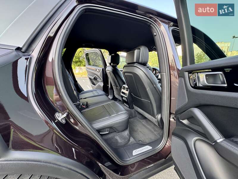 Позашляховик / Кросовер Porsche Cayenne 2018 в Києві